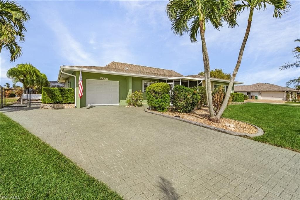 1833 SE 29th LN CAPE CORAL, FL 33904