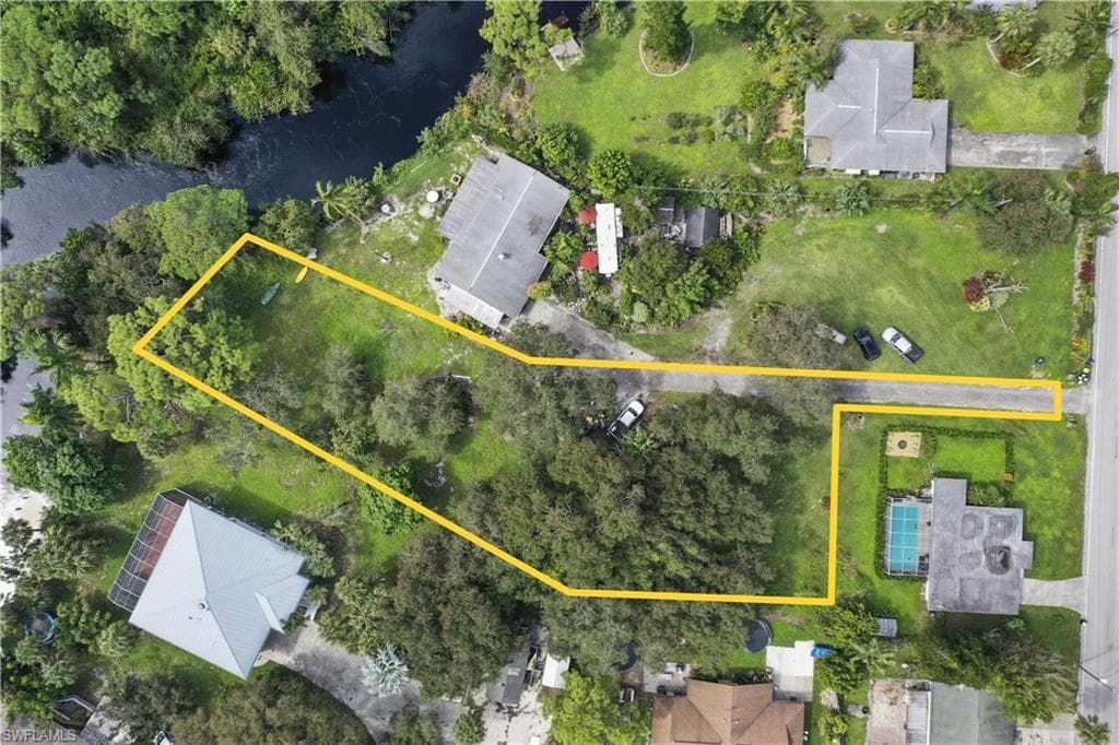 10894 Goodwin ST BONITA SPRINGS, FL 34135