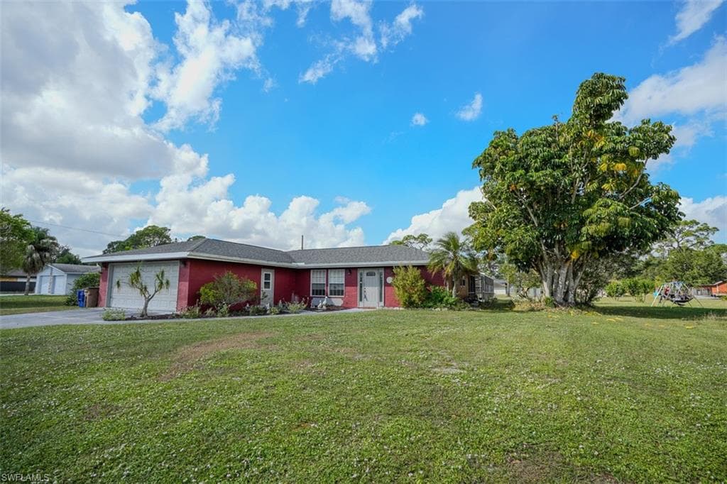 21 Clayton AVE LEHIGH ACRES, FL 33936