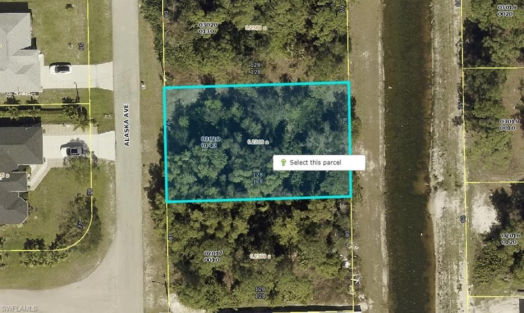 900 Alaska AVE LEHIGH ACRES, FL 33971