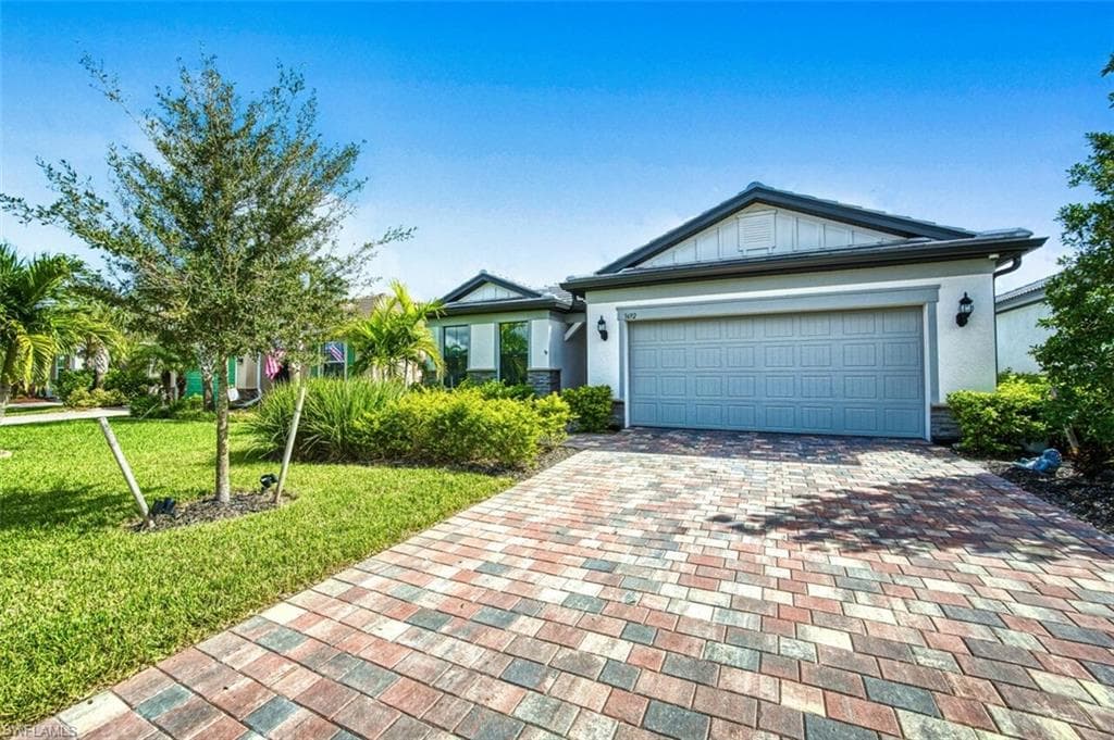 3692 E Hampton CIR ALVA, FL 33920
