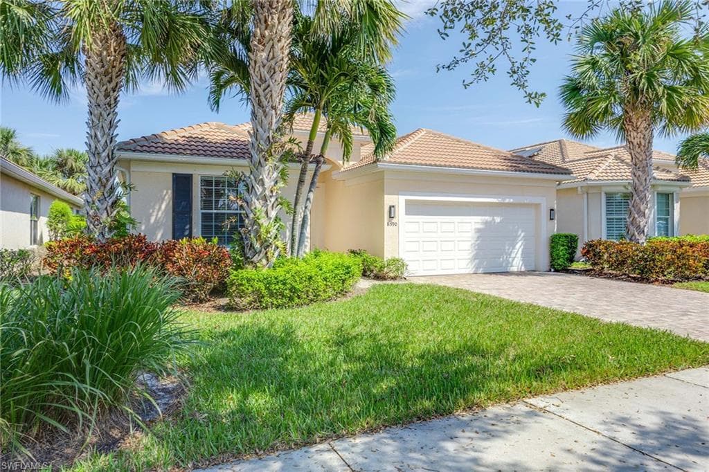 8590 Veronawalk CIR NAPLES, FL 34114
