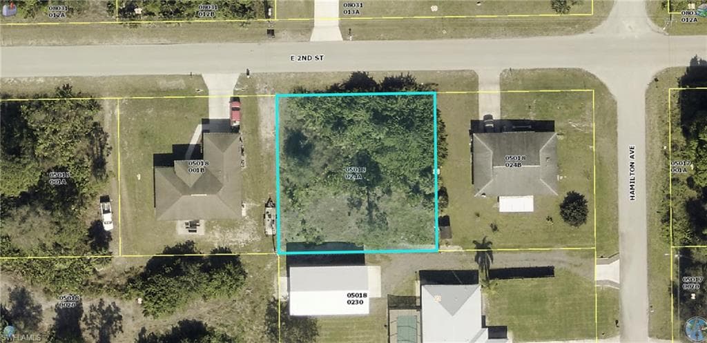 2904 E 2nd ST LEHIGH ACRES, FL 33936