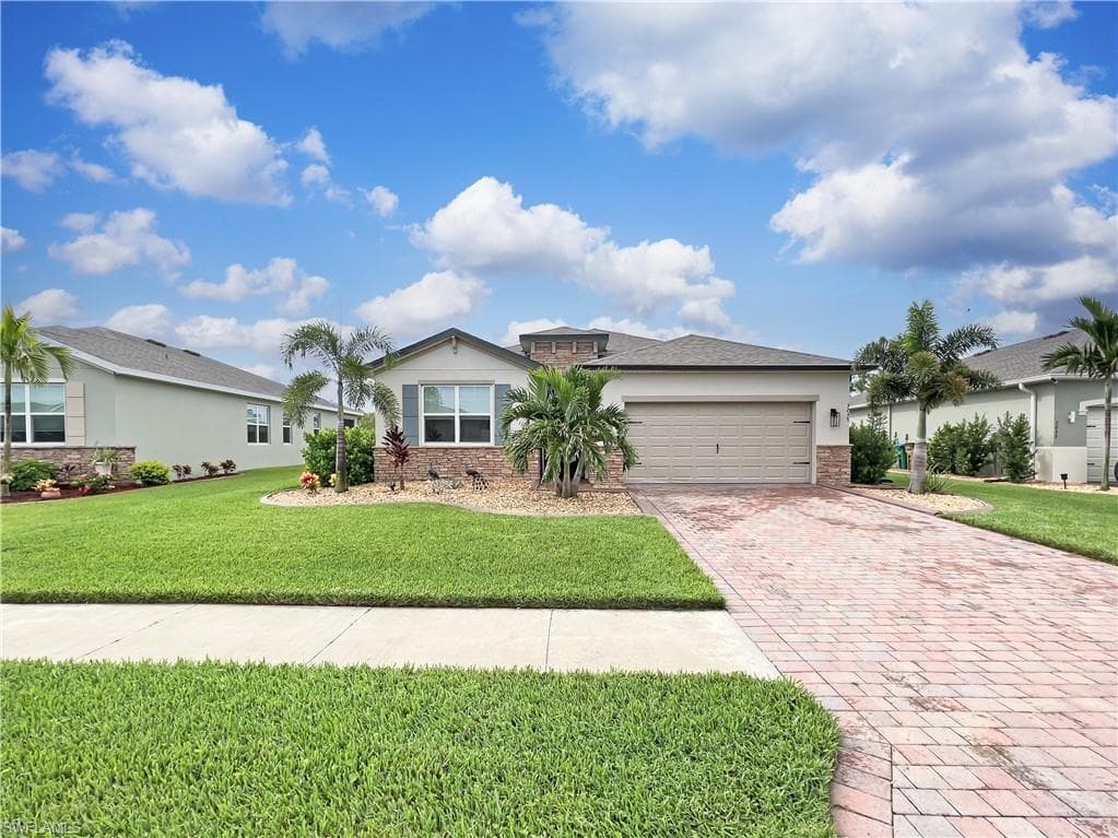 3235 Baravaldo CIR CAPE CORAL, FL 33909