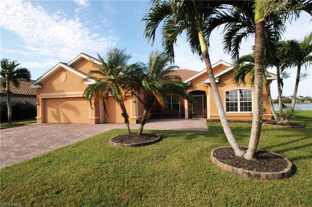 2086 Grove DR NAPLES, FL 34120