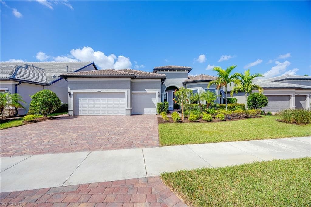 6883 Cocoplum ST NAPLES, FL 34114