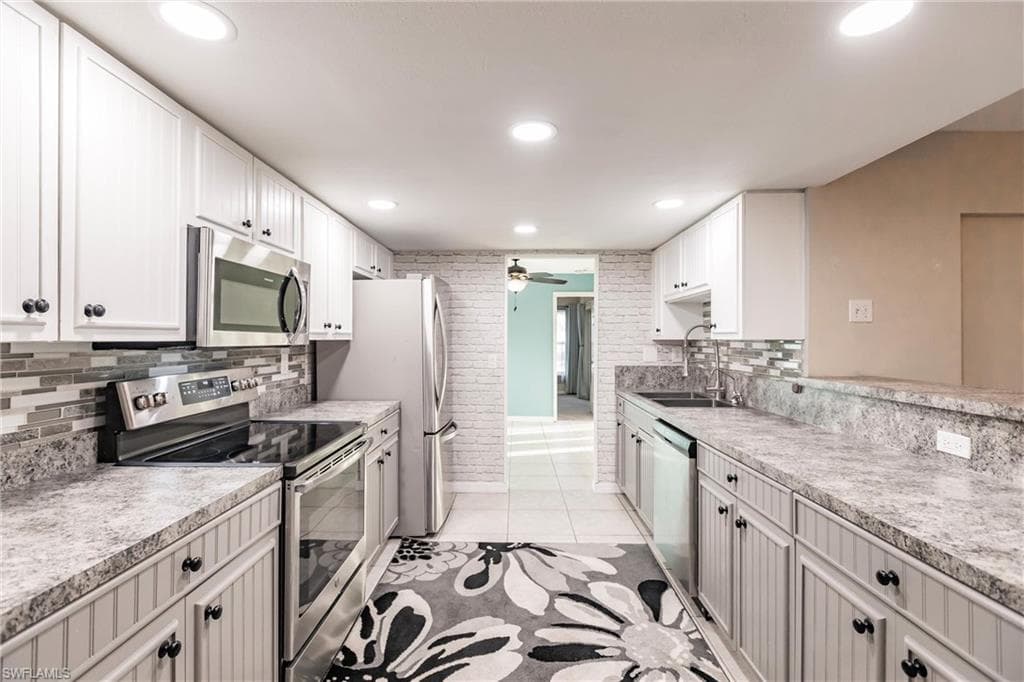 100 Douglas AVE N LEHIGH ACRES, FL 33971