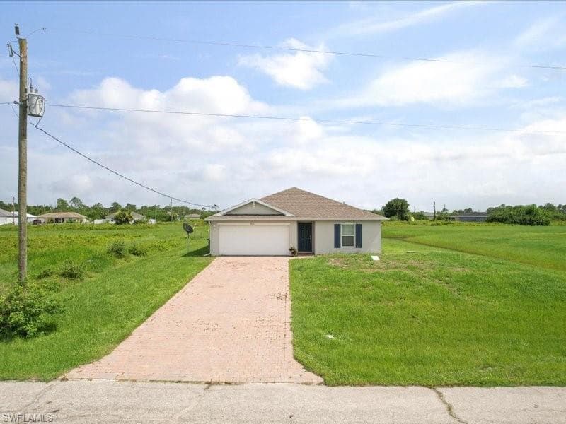 7031 Burma CIR LABELLE, FL 33935