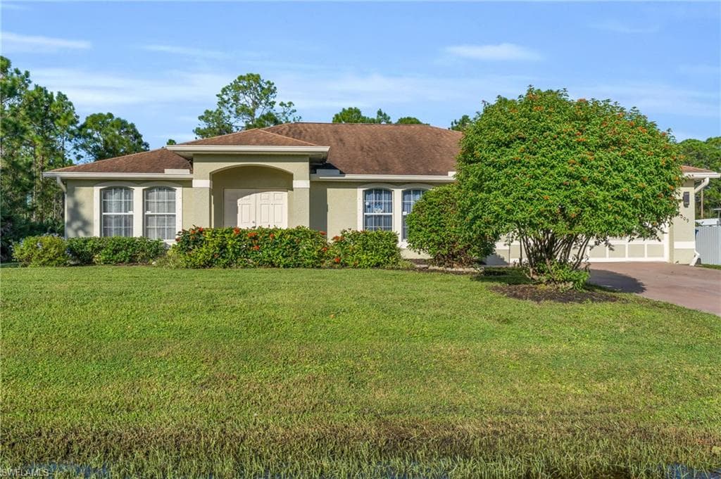 1009 Clark AVE LEHIGH ACRES, FL 33972