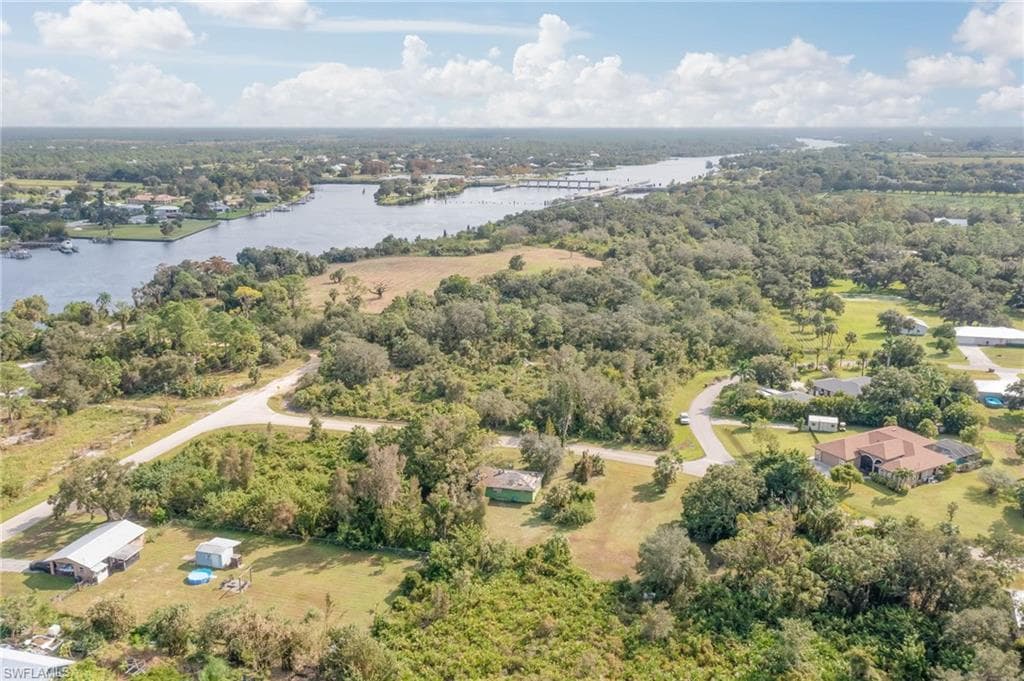 1648 W Court PL ALVA, FL 33920