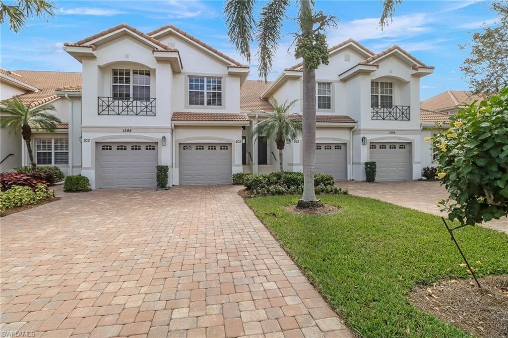 1595 Winding Oaks WAY 202 NAPLES, FL 34109