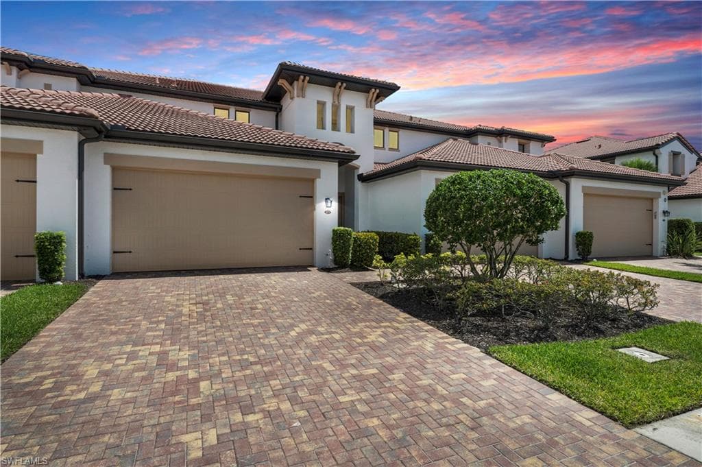 1598 Oceania DR S 3-201 NAPLES, FL 34113