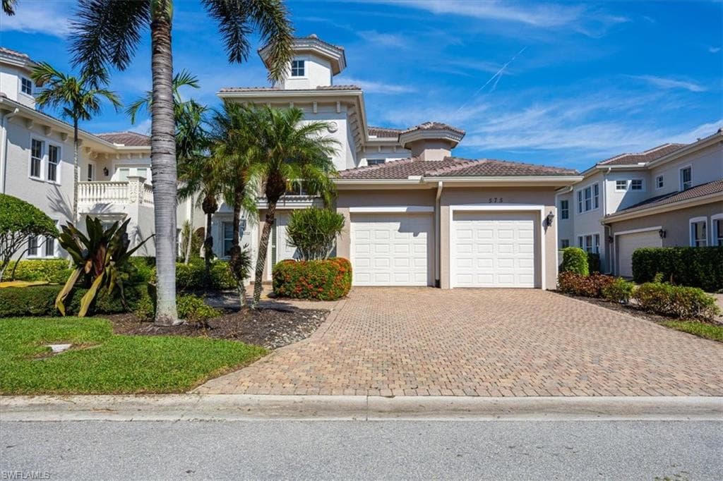 575 Avellino Isles CIR 202 NAPLES, FL 34119