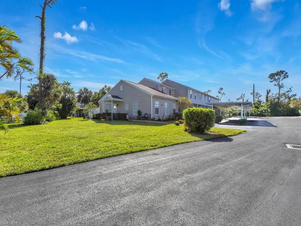 6121 Lake Front DR FORT MYERS, FL 33908