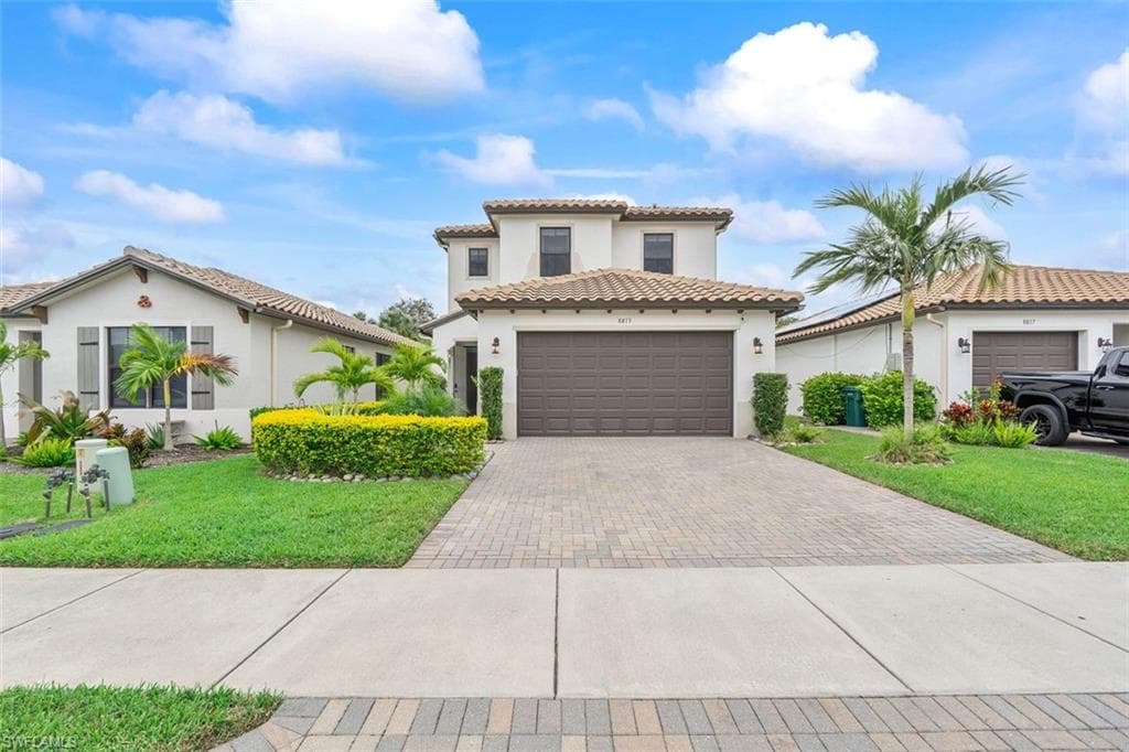 8813 Madrid CIR NAPLES, FL 34104