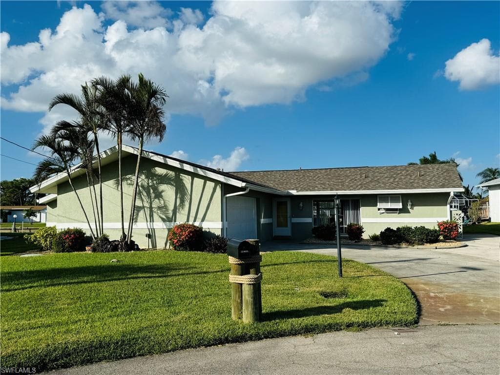 468 Blue Lagoon LN NORTH FORT MYERS, FL 33903