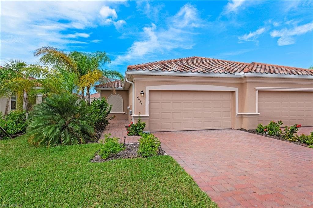 2637 Vine AVE NAPLES, FL 34120
