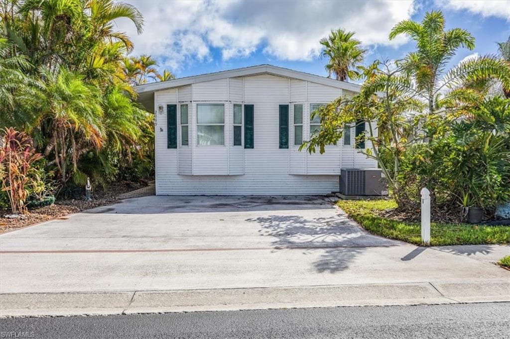 2069 Flycaster PT NAPLES, FL 34120