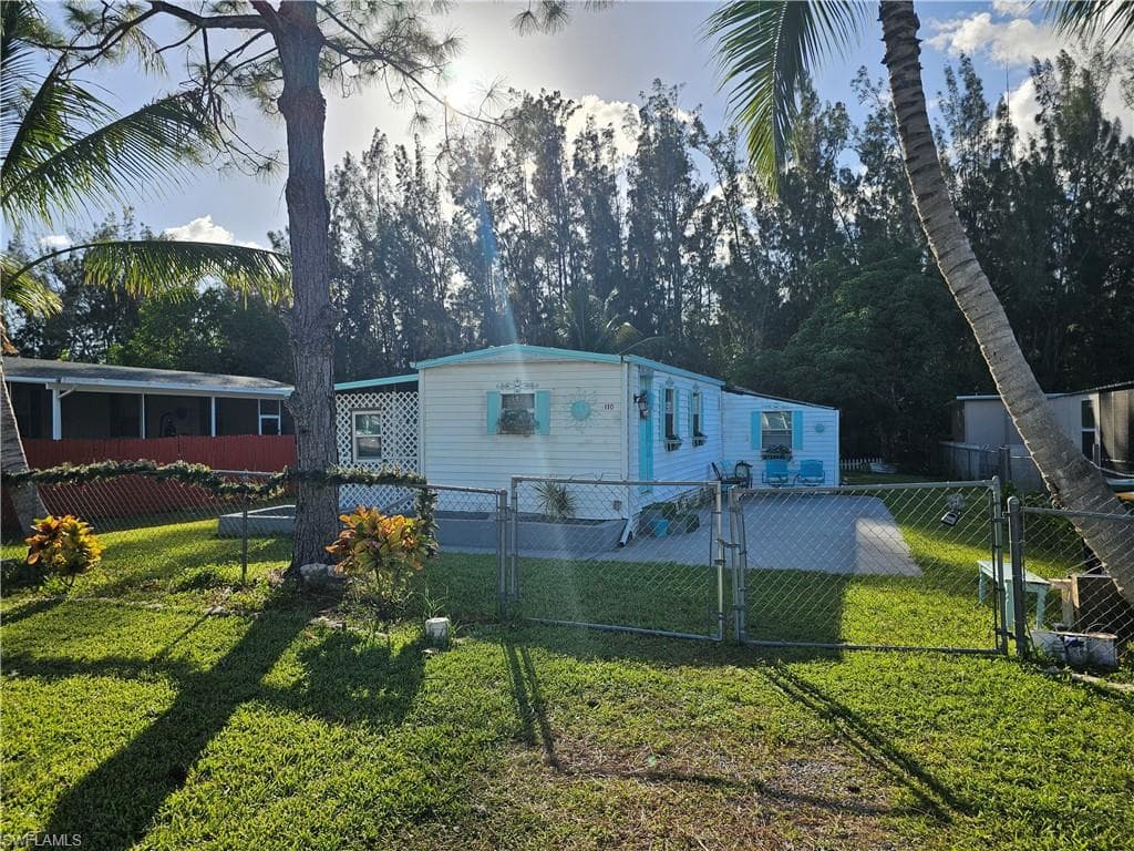 110 Moon Bay ST NAPLES, FL 34114