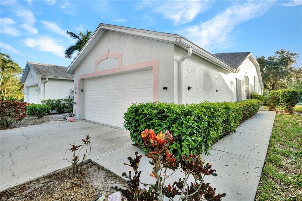 5233 Whitten DR 64 NAPLES, FL 34104