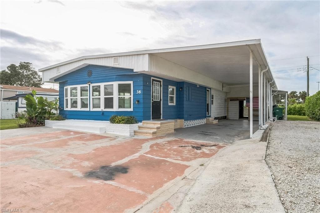 36 Sonderhen DR NAPLES, FL 34114