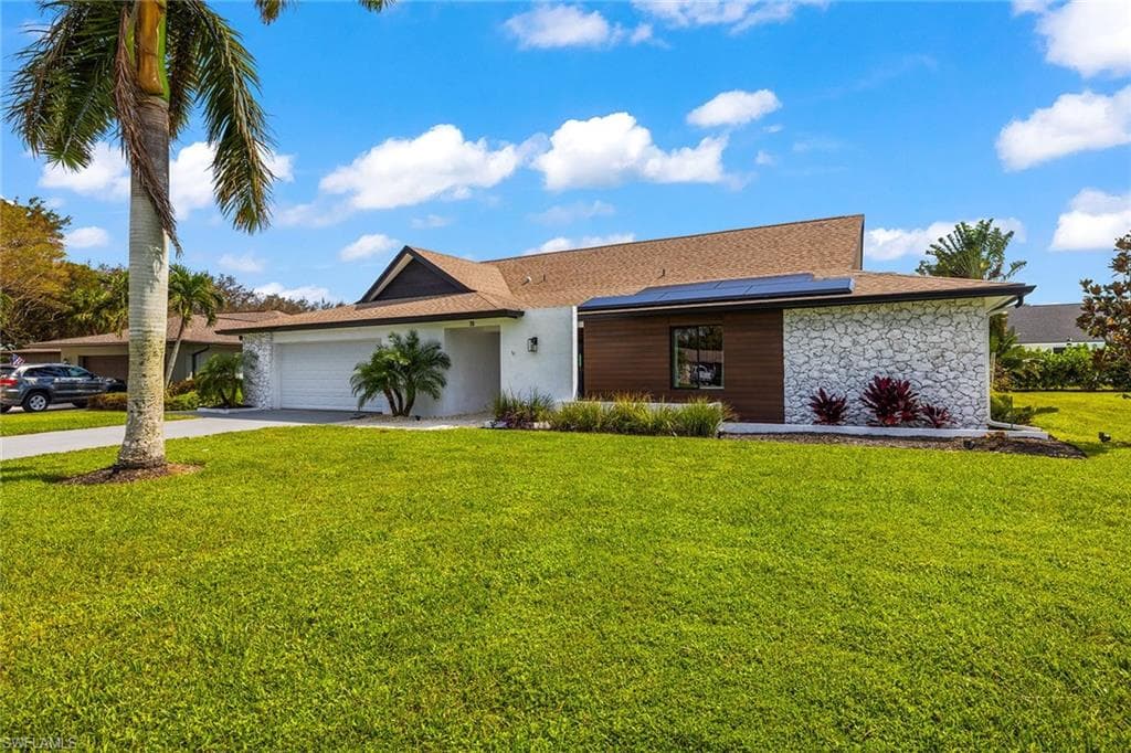 70 Thorncrest LN NAPLES, FL 34113