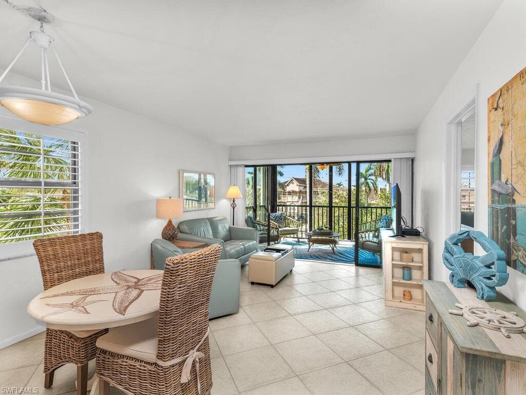 1012 Anglers CV D-301 MARCO ISLAND, FL 34145