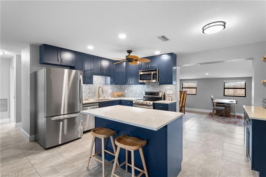 1110 Coconut CIR W NAPLES, FL 34104
