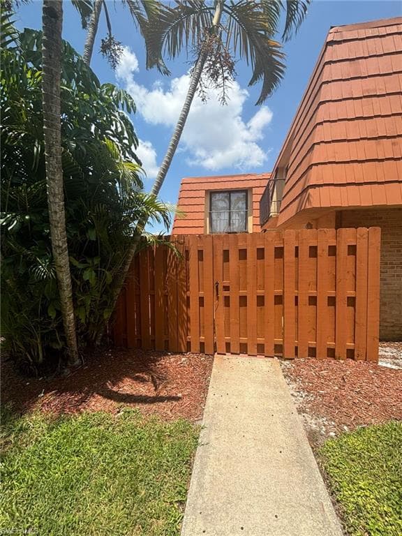 1710 Park Meadows DR 4 FORT MYERS, FL 33907