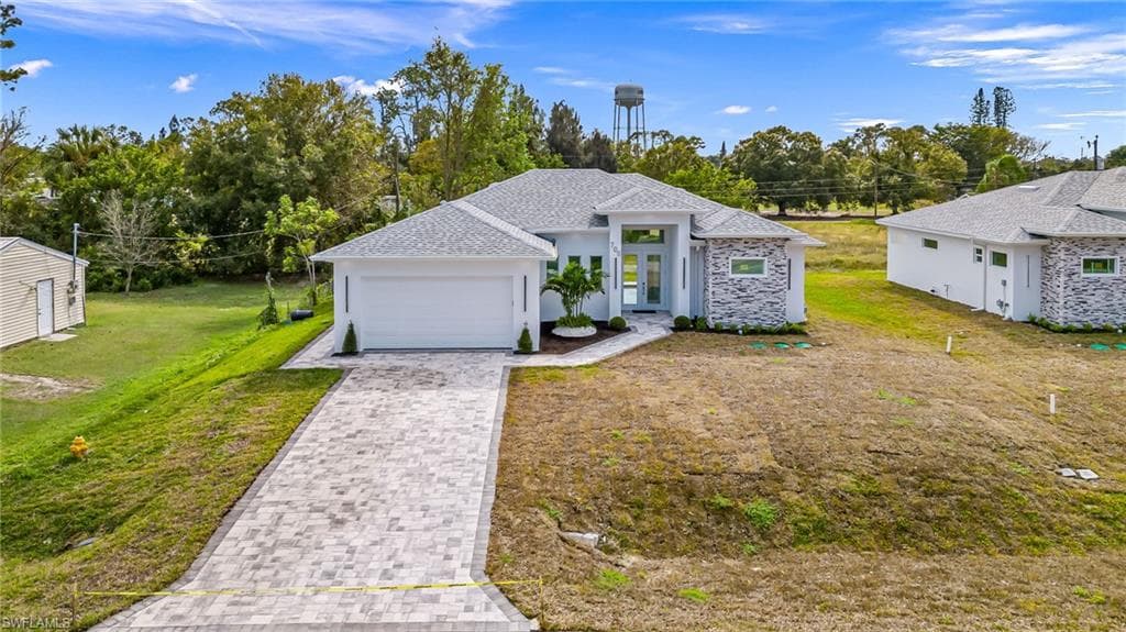 708 W CLEVELAND LEHIGH ACRES, FL 33936