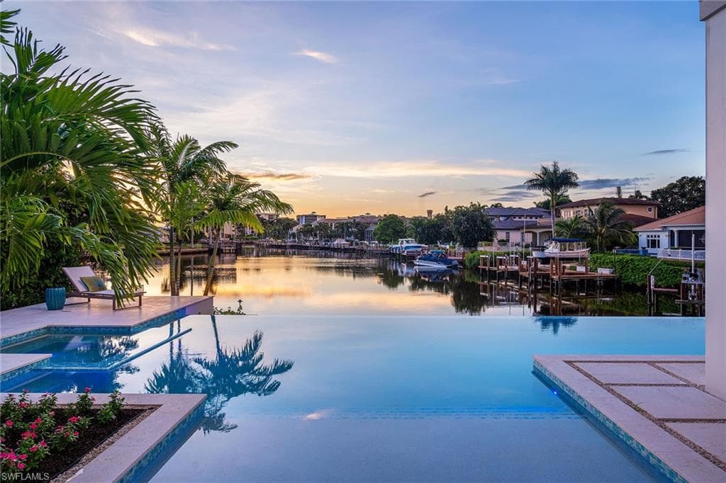 371 Hawser LN NAPLES, FL 34102