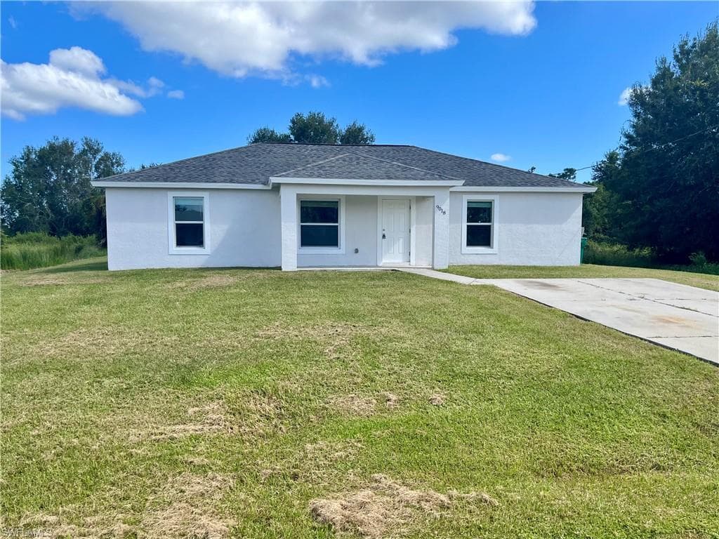 9018 Penny CIR LABELLE, FL 33935