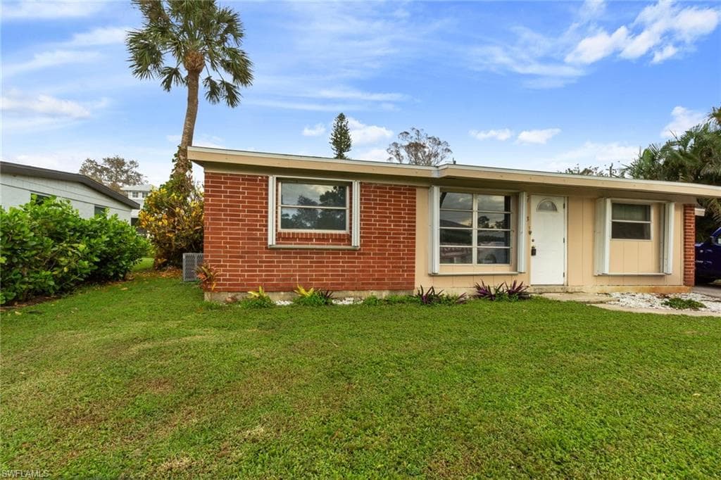 1363 Brookside DR NAPLES, FL 34104