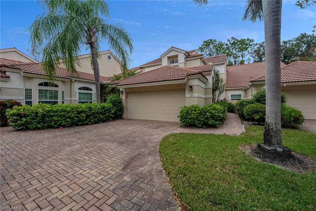 123 Amblewood LN 2-204 NAPLES, FL 34105