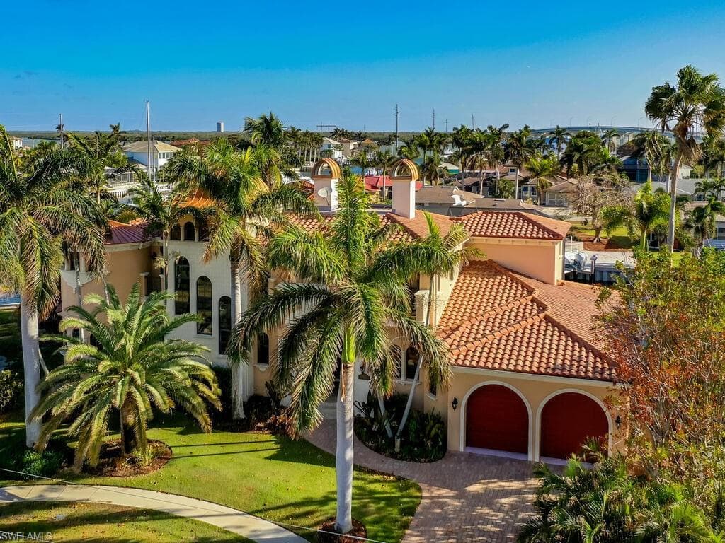 867 Chestnut CT MARCO ISLAND, FL 34145