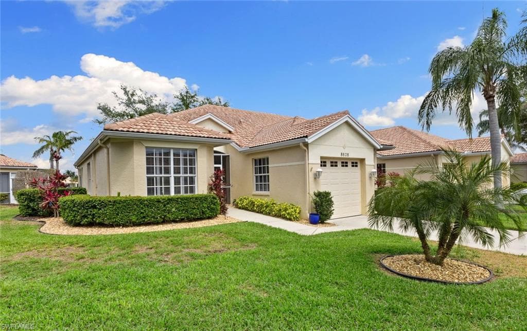 8828 Bay CIR FORT MYERS, FL 33908