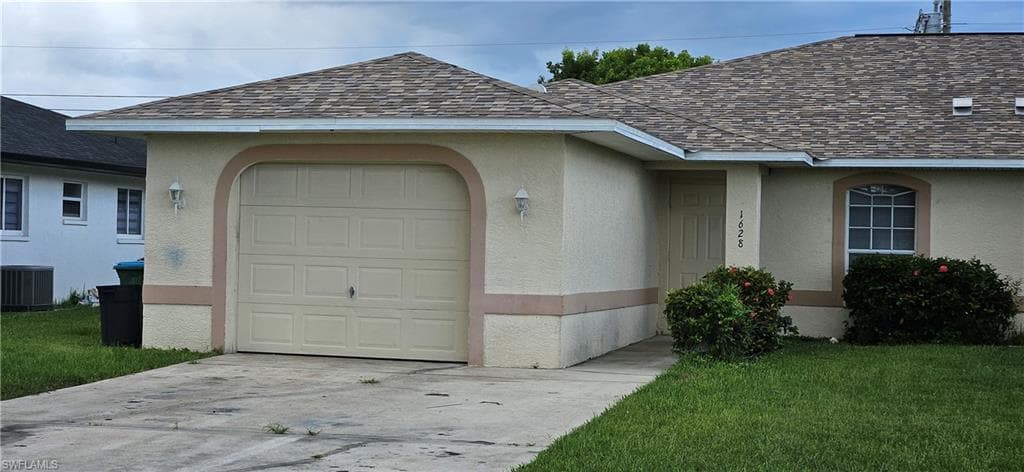 1628 SW Santa Barbara PL CAPE CORAL, FL 33991