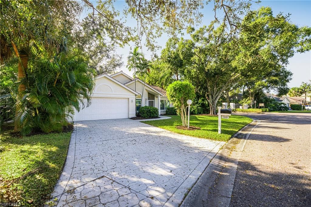 12600 Eagle Pointe CIR FORT MYERS, FL 33913