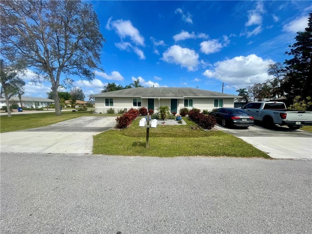 9141/9143 Carolina ST BONITA SPRINGS, FL 34135