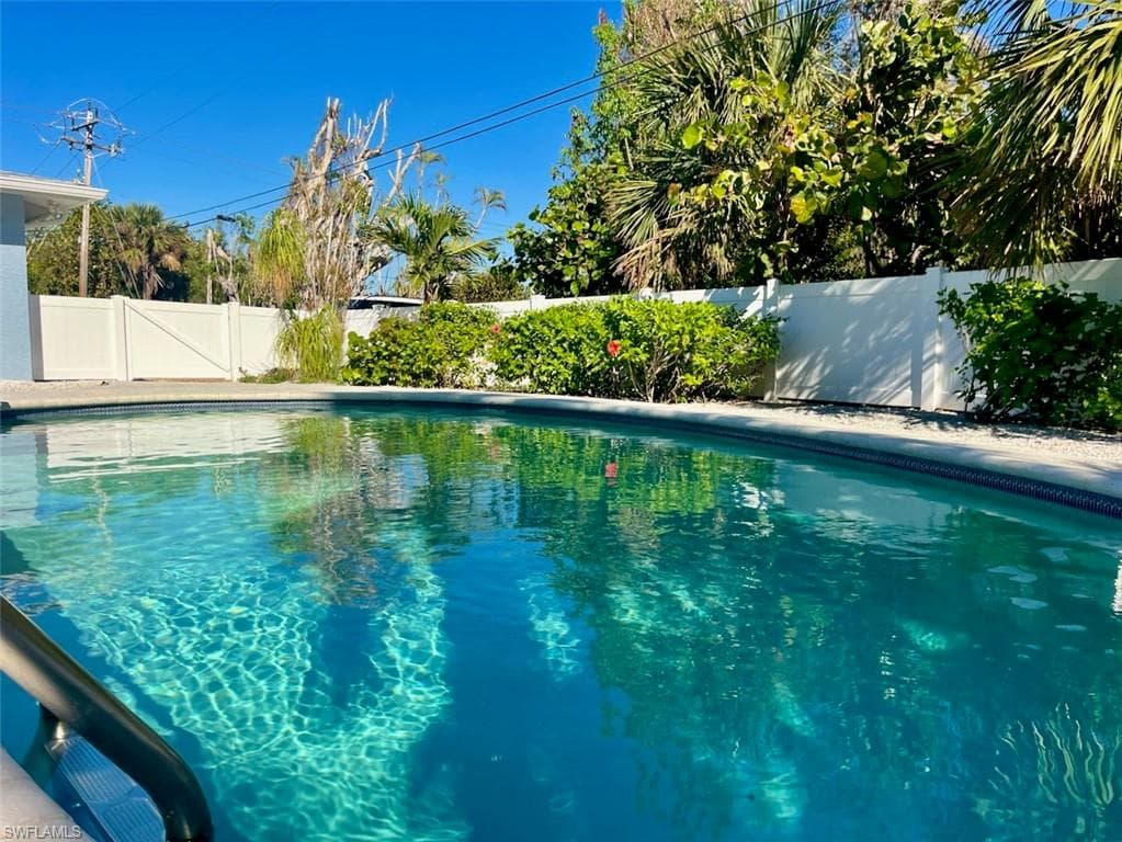 690 Purdy DR SANIBEL, FL 33957