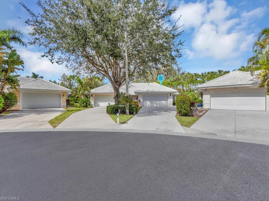 4922 Europa DR NAPLES, FL 34105