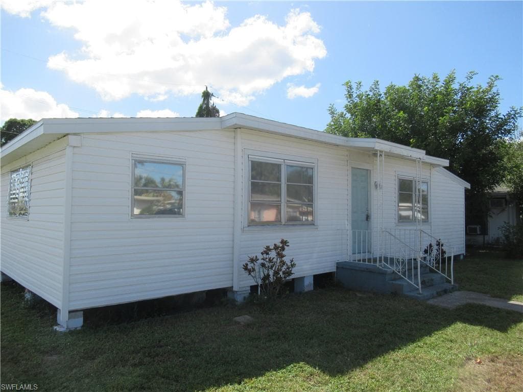 2072 Maple AVE FORT MYERS, FL 33901