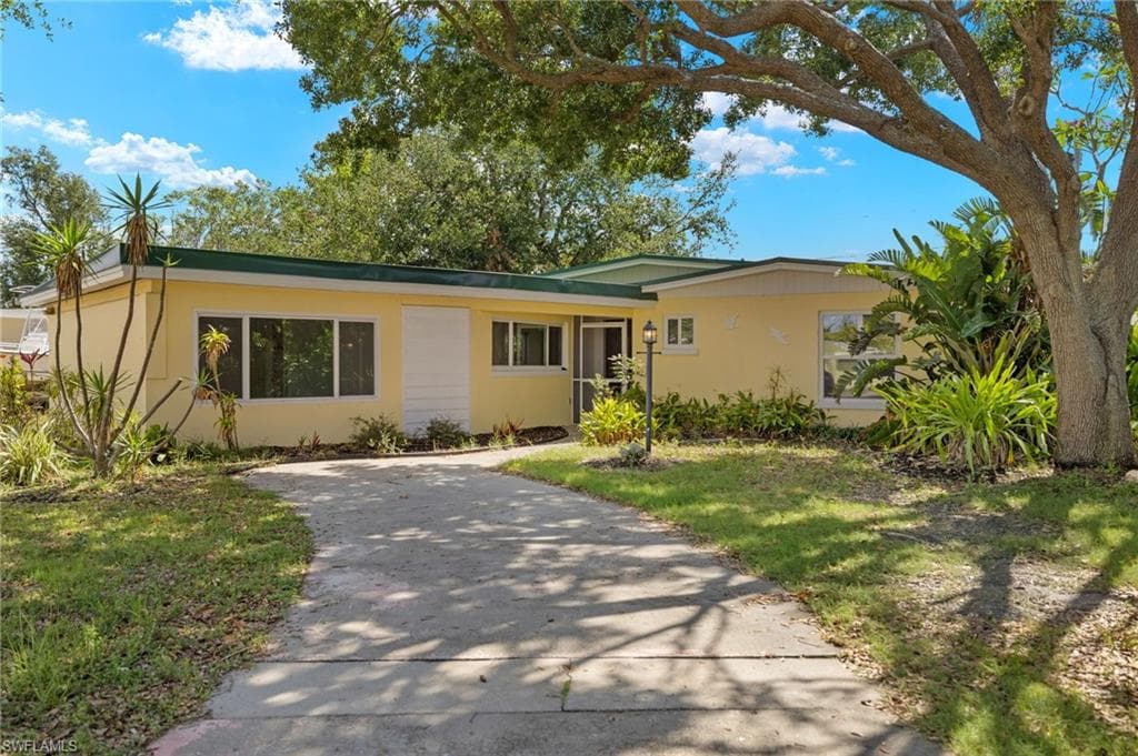 3843 LA PALMA ST FORT MYERS, FL 33901