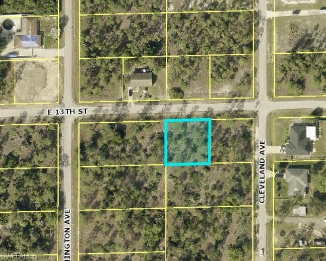 1404 E 13th ST LEHIGH ACRES, FL 33972