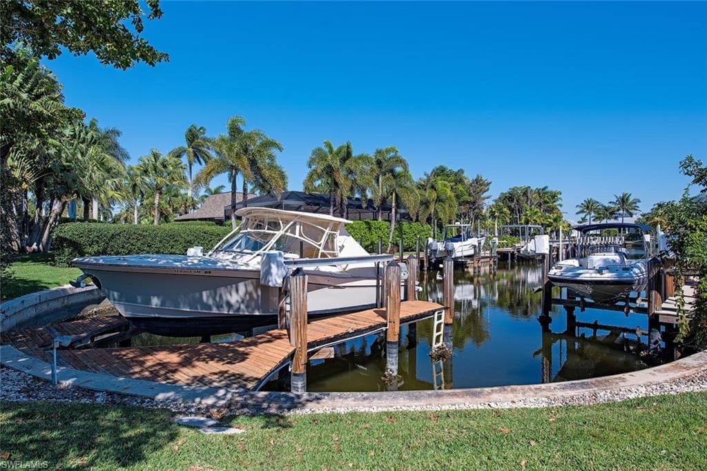 2100 SHAD CT NAPLES, FL 34102