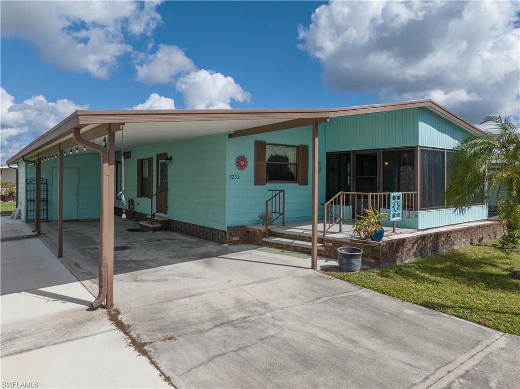 9232 Caloosa DR NORTH FORT MYERS, FL 33903