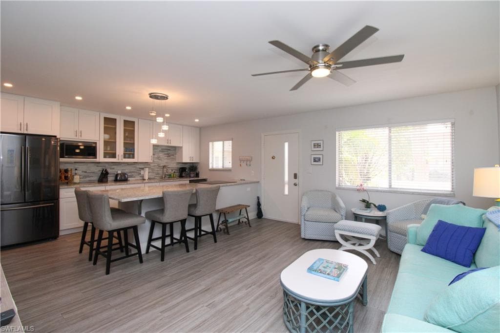1100 Gulf Shore BLVD N 209 NAPLES, FL 34102