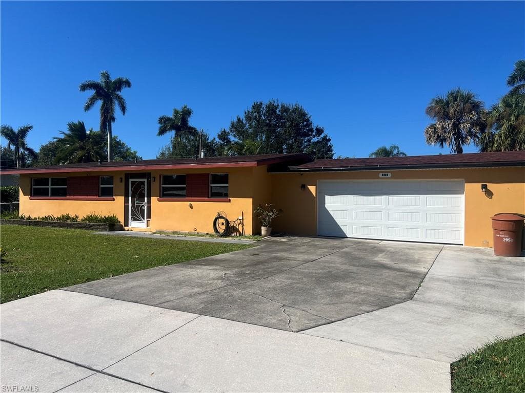 2950 Holly RD FORT MYERS, FL 33901