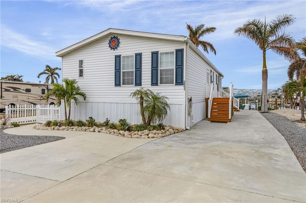 2853 York RD ST. JAMES CITY, FL 33956