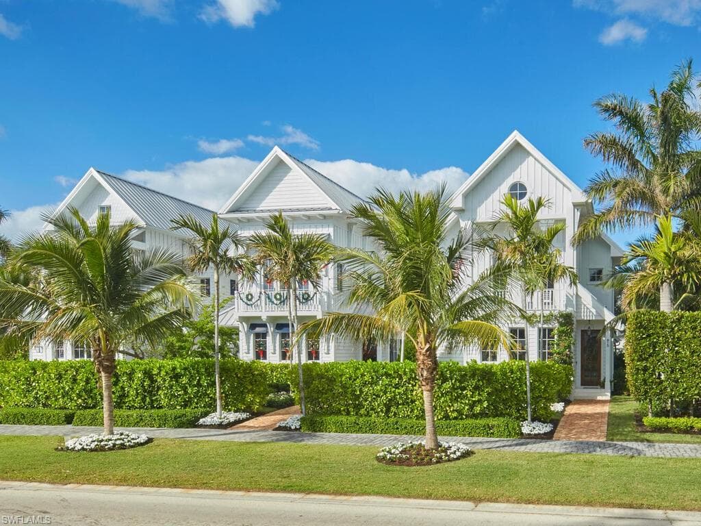 915 10th AVE S NAPLES, FL 34102